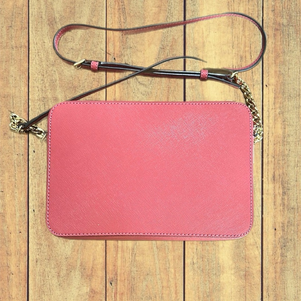 Michael Kors Pink Crossbody Bag with Sleek Design - Picture 2 of 4